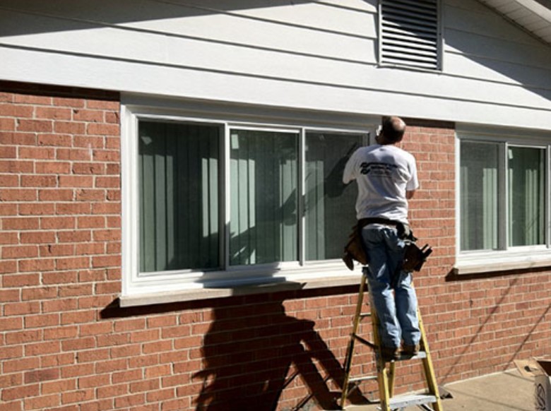 technician-installs-windows-with-chesterfield-mo-window-replacement-service A technician installs modern windows for a home with Chesterfield, MO window replacement service